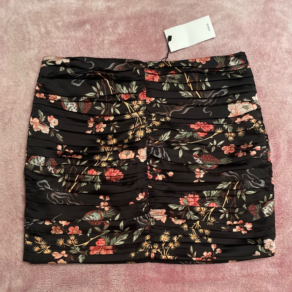 🆕 Mango Ruched Mini Skirt - L